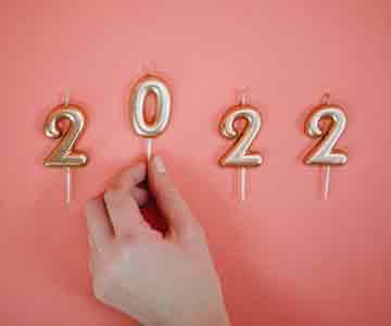 2022 candle sticks for New Year’s cake celebration. 